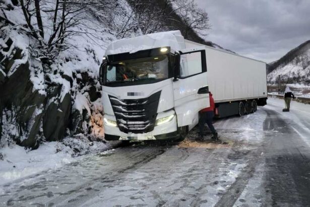 valcea circulatie ingreunata pe valea oltului din cauza ninsorii abundente 69540ae6e7bfc