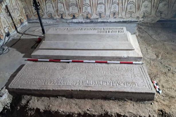 valcea mormantul lui mircea cel batran de la manastirea cozia redeschis dupa un secol 6939c57edbd4c