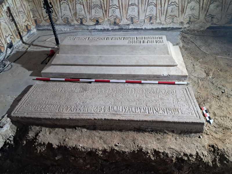 valcea mormantul lui mircea cel batran de la manastirea cozia redeschis dupa un secol 6939c57edbd4c