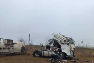 vaslui cisterna cu 25 de tone de motorina rasturnata intre husi si albita 6942780a8918b