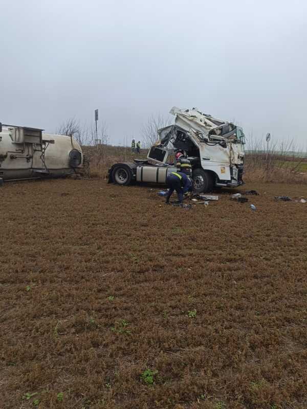 vaslui cisterna cu 25 de tone de motorina rasturnata intre husi si albita 6942780a8918b