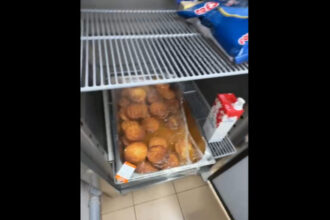 video descoperire de cosmar la un restaurant din constanta anpc a gasit un soarece mort gandaci si panze de paianjeni 6947bb29046d4