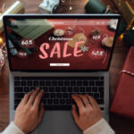 video romanii fac cumparaturi record din strainatate cu cat a crescut numarul comenzilor online de sarbatori anul acesta 6938fefae13b7