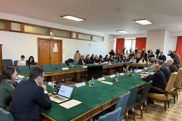 video sedinta cu scandal in parlament in criza apei din prahova ministra e o habarnista sunteti infierbantat 6932b53eec31e scaled 1