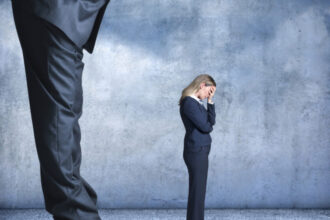 violenta la munca reglementata mai strict firmele au 90 de zile sa si adapteze procedurile altfel risca amenzi de pana la 7 000 lei 693ac341471e8