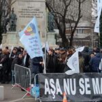zeci de sindicalisti protesteaza la cotroceni cerand presedintelui nicusor dan sa medieze conflictul dintre sindicalisti si guvern revendicarile sindicalistilor foto 6943c9841819e