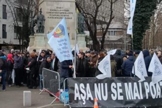 zeci de sindicalisti protesteaza la cotroceni cerand presedintelui nicusor dan sa medieze conflictul dintre sindicalisti si guvern revendicarile sindicalistilor foto 6943c9841819e