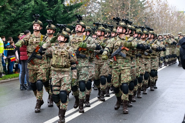 ziua nationala parada militara si ceremonii religioase la buzau candidatii la sefia cj prezenti in multime foto 692d7e7d7e4c5