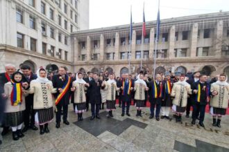24 ianuarie nicusor dan a dansat hora unirii la focsani alaturi de elevi oficialitati si oameni simpli 6974ba90ed67a