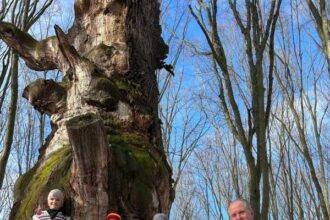 24 ianuarie sibiu un olandez o unguroaica si cativa romani in hora unirii langa stejarul lui mihai viteazul 6974ca9815f9c