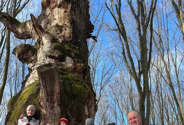 24 ianuarie sibiu un olandez o unguroaica si cativa romani in hora unirii langa stejarul lui mihai viteazul 6974ca9815f9c