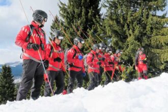 70 de interventii salvamont in 24 de ore 91 de persoane salvate din zona montana 695a22f734bfb