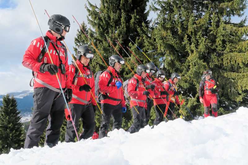 70 de interventii salvamont in 24 de ore 91 de persoane salvate din zona montana 695a22f734bfb