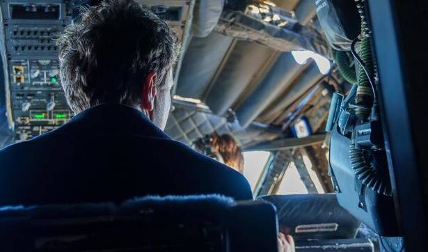 aeronava presedintelui nicusor dan a ajuns in romania avionul spartan escortat de doua f 18 in elvetia foto 695ea74e8ff44