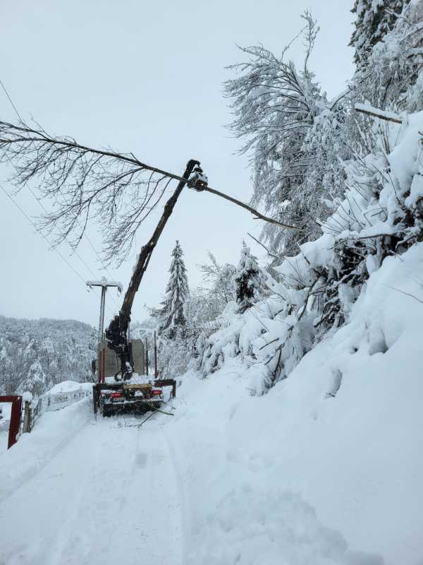 alba 254 de utilizatori din sapte localitati in continuare fara curent electric 695e7f6a982d0