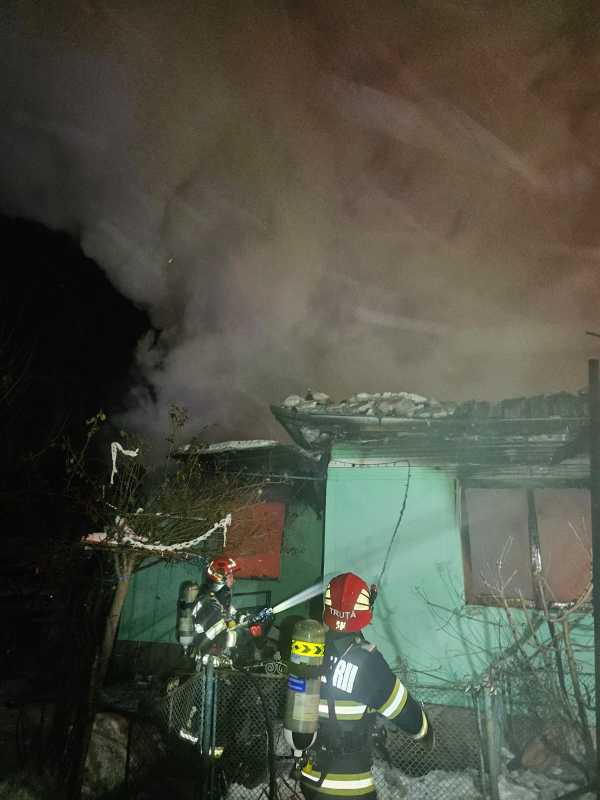 alba incendiu in urma exploziei unei butelii in localitatea farau doua persoane au suferit arsuri 6966815aa4e57