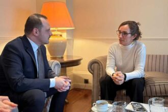 alexandru rogobete discutii cu ministrul spaniol al sanatatii despre dezvoltarea ambulatoriului de specialitate si a centrelor medicale comunitare 695fc8c1b60ee