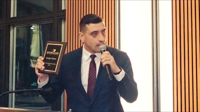 aur george simion premiat in sua pentru apararea libertatii de exprimare aur prezinta membrilor congresului raportul privind anularea alegerilor 6970bd18f14da