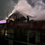 bacau complex de magazine din orasul comanesti distrus de un incendiu 695e253a955fb