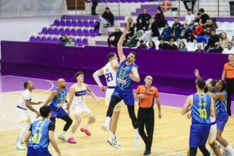 baschet masculin fc arges si poli timisoara victorioase pe teren propriu in campionat 696c00821015e