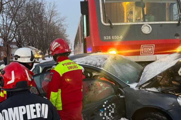 bistrita nasaud tanar de 25 ani resuscitat dupa ce masina pe care o conducea a fost lovita de tren in municipiul resedinta 696e6f189e2e0