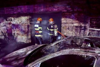 botosani incendiu puternic la un service auto si o vopsitorie din localitatea buimaceni 6958d25b3c6a4