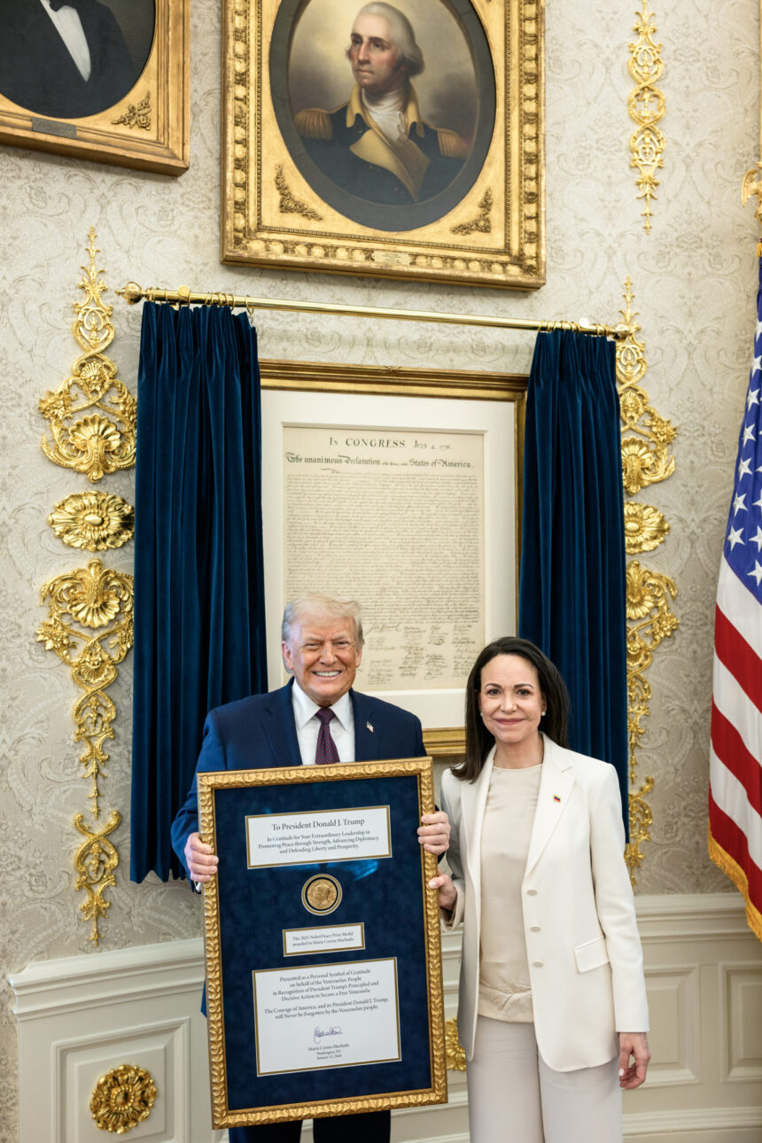 centrul nobel pentru pace reactie in ziua in care donald trump a primit medalia nobel de la maria corina machado 696a081de612c
