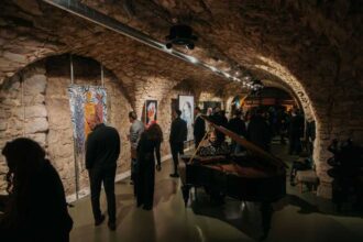 cluj doi medici deschid una dintre cele mai mari galerii de arta din tara 6957d9dc2f6bb