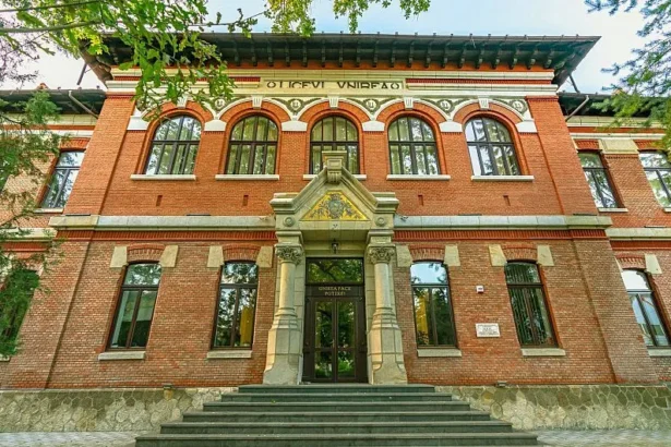 colegiul national unirea din focsani premiat de presedintele nicusor dan cu ordinul meritul pentru invatamant 6973aa0b4f02d