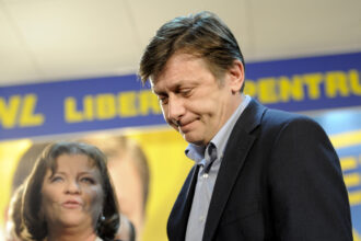 crin antonescu imi e rusine de cum il conduce macron pe nicusor dan 697905706ddd6