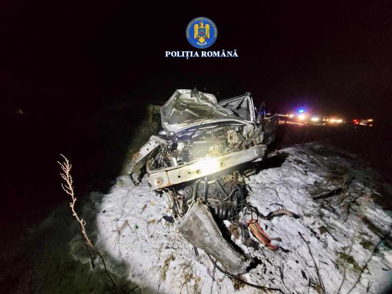 dambovita un sofer de 24 de ani a murit si un alt tanar a fost ranit intr un accident in afara localitatii potlogi 696c9485c5cd3
