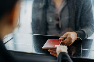 documentul electronic care inlocuieste pasaportul si ofera acces rapid la servicii publice in 2026 este disponibil si pentru minori 69705f6a35f03