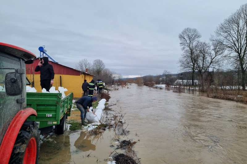dolj dig de saci de nisip in comuna grecesti pentru prevenirea inundarii locuintelor 6978b920c1a3f