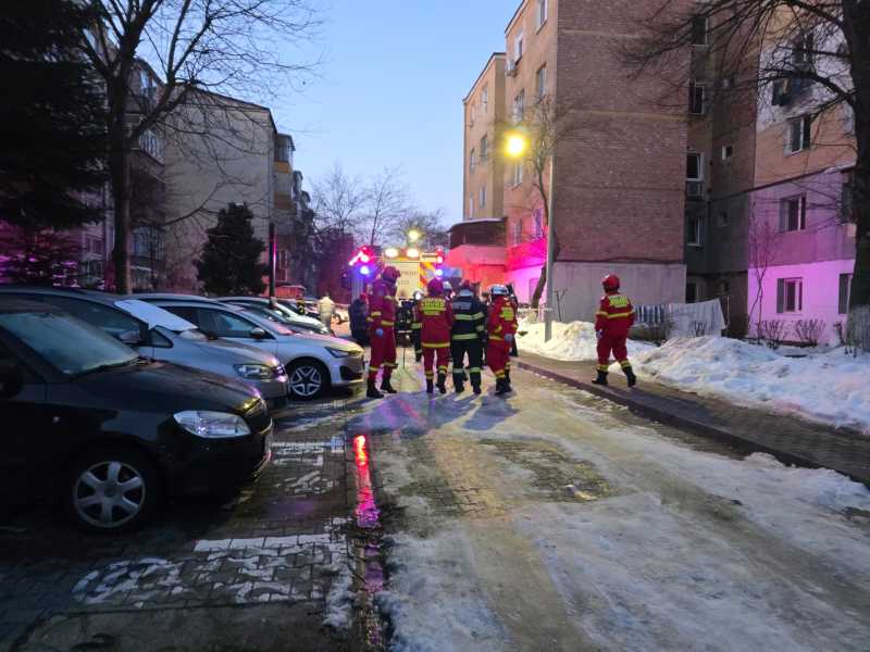 doua persoane ranite in urma unei explozii produse intr un bloc din alba iulia 696b3a6cf14b3