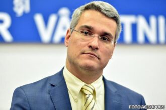 dragos pislaru atac la adresa psd asta inseamna sa fii cu partea dorsala in doua luntri ministrii social democrati pe care ii lauda 697e18d9ef7d1