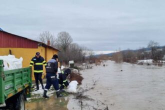 dsu 17 localitati din sase judete afectate de ploile abundente pompierii au intervenit pentru indepartarea pericolelor 6979b321d654e