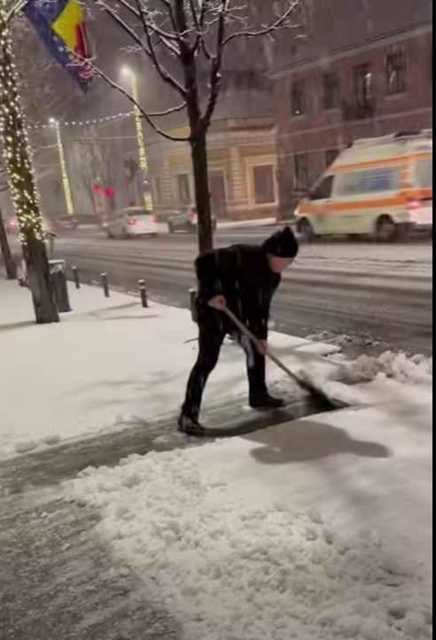 emil boc mesaj pentru firmele de deszapezire din cluj napoca cate statii de transport in comun necuratate atatea amenzi aplicate noaptea e lunga puneti va pe treaba video 695addeace4d2