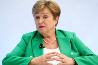 fmi inteligenta artificiala declanseaza un tsunami pe piata muncii anxietatea angajatilor va exploda in 2026 697078abdd3c1