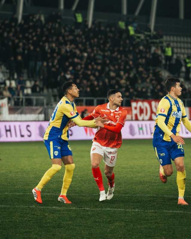 fotbal dinamo bucuresti tinuta in sah de petrolul ploiesti 1 1 in superliga 697d10e0bcd35