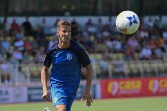 fotbal universitatea craiova a semnat un contract cu mijlocasul alexandru iamandache 695bdcb9d2887