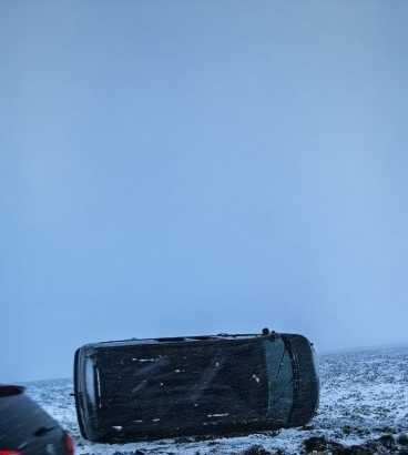 galati doi adulti si un copil de 7 ani asistati de jandarmi dupa ce autoturismul in care se aflau s a rasturnat 695fbf55cb6dc