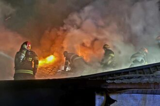 giurgiu patru case de pe doua strazi din municipiu cuprinse de un incendiu provocat de un scurtcircuit 696c98cf22a3f