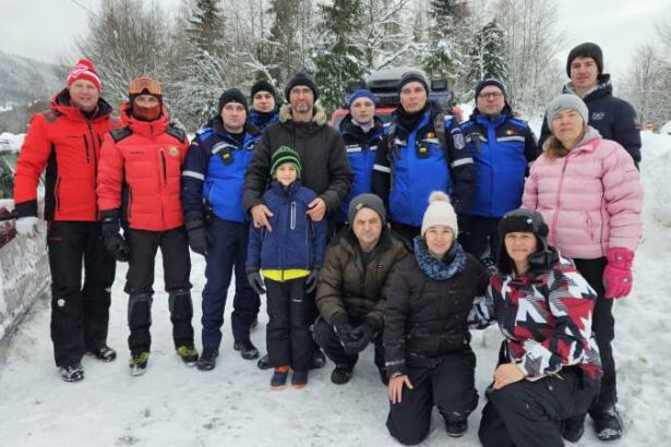 hunedoara sapte adulti si un copil salvati dupa ce au ramas blocati din cauza zapezii la o casa de vacanta 6963bc1531a0c