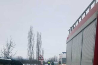 hunedoara un microbuz cu opt pasageri s a rasturnat la calan 695e1bd16056a