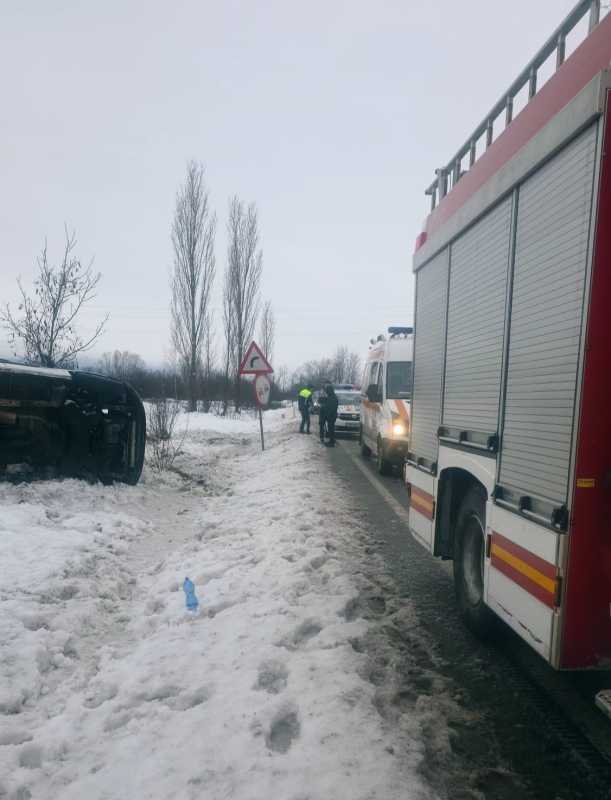 hunedoara un microbuz cu opt pasageri s a rasturnat la calan 695e1bd16056a