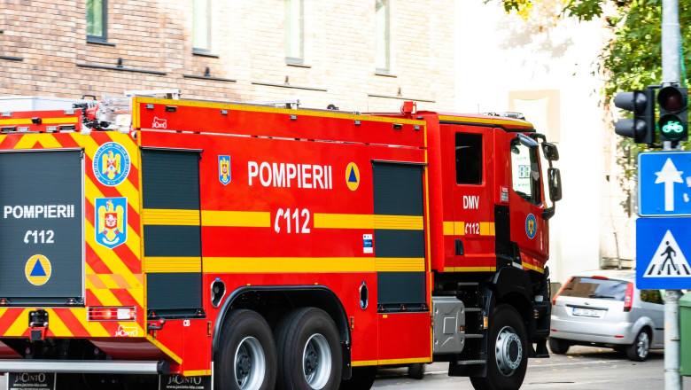 incendiu puternic la mai multe case in bucuresti pompierii au evacuat locatarii 6974c1e026538