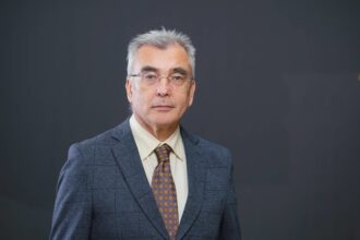 liderul senatorilor aur petrisor peiu guvernul bolojan minte cu cifrele oficiale si vinde romanilor o falsa stabilitate economica 6979cdf024b07