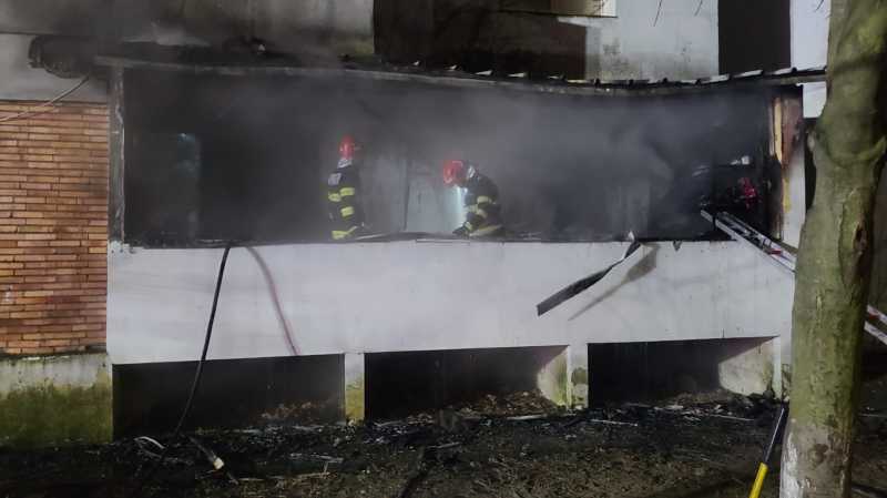 mai multi oameni evacuati dintr un bloc din municipiul bacau in urma unui incendiu 695e320c9c590