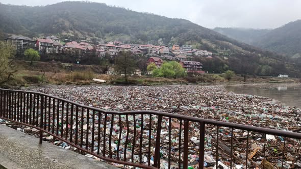 mehedinti munti de gunoaie in golful cernei o problema care se repeta an de an 697a1e8f7e0bf