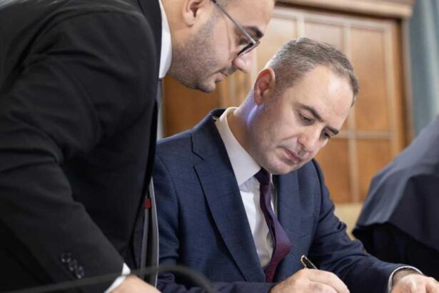 ministrul finantelor a semnat al doilea contract de finantare cu bei pentru autostrada sibiu pitesti 696909d3b3312